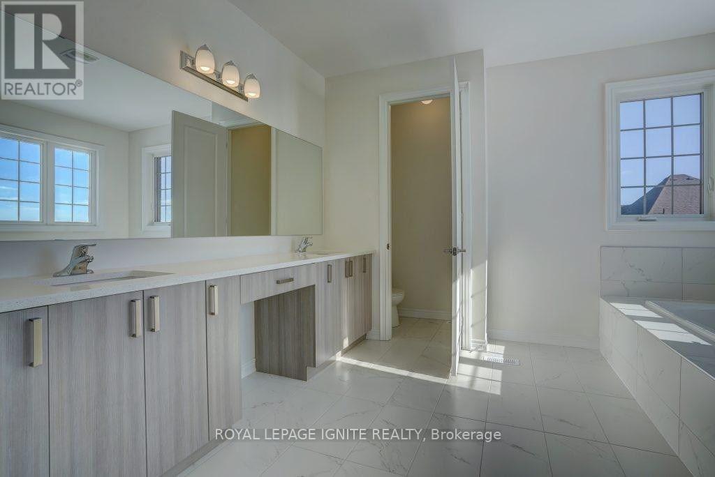 195 Miyako Court, Oshawa, ON - Indoor Photo Showing Bathroom