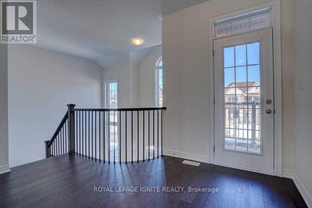 195 Miyako Court, Oshawa, ON - Indoor Photo Showing Other Room