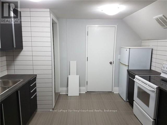 Unit 2 (2Nd Floor) - 290 Eulalie Avenue, Oshawa (Central), ON - Indoor Photo Showing Kitchen