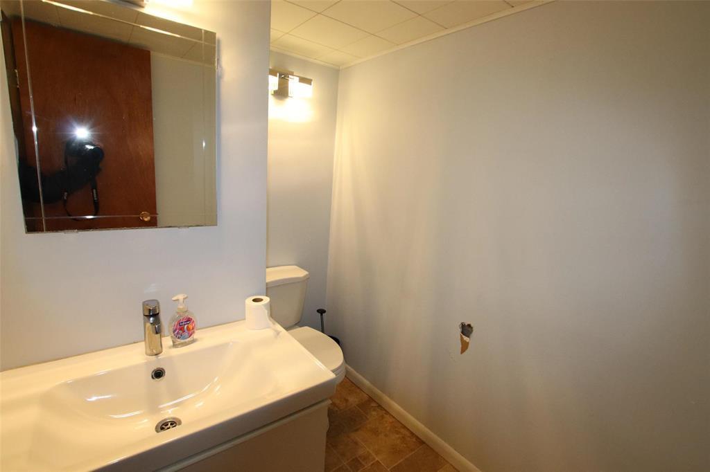 43 Williams Street, The Pas, MB - Indoor Photo Showing Bathroom