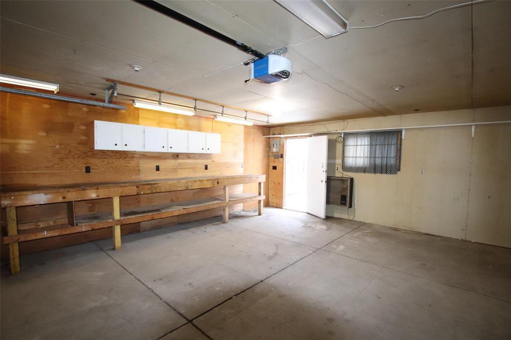 43 Williams Street, The Pas, MB - Indoor Photo Showing Garage