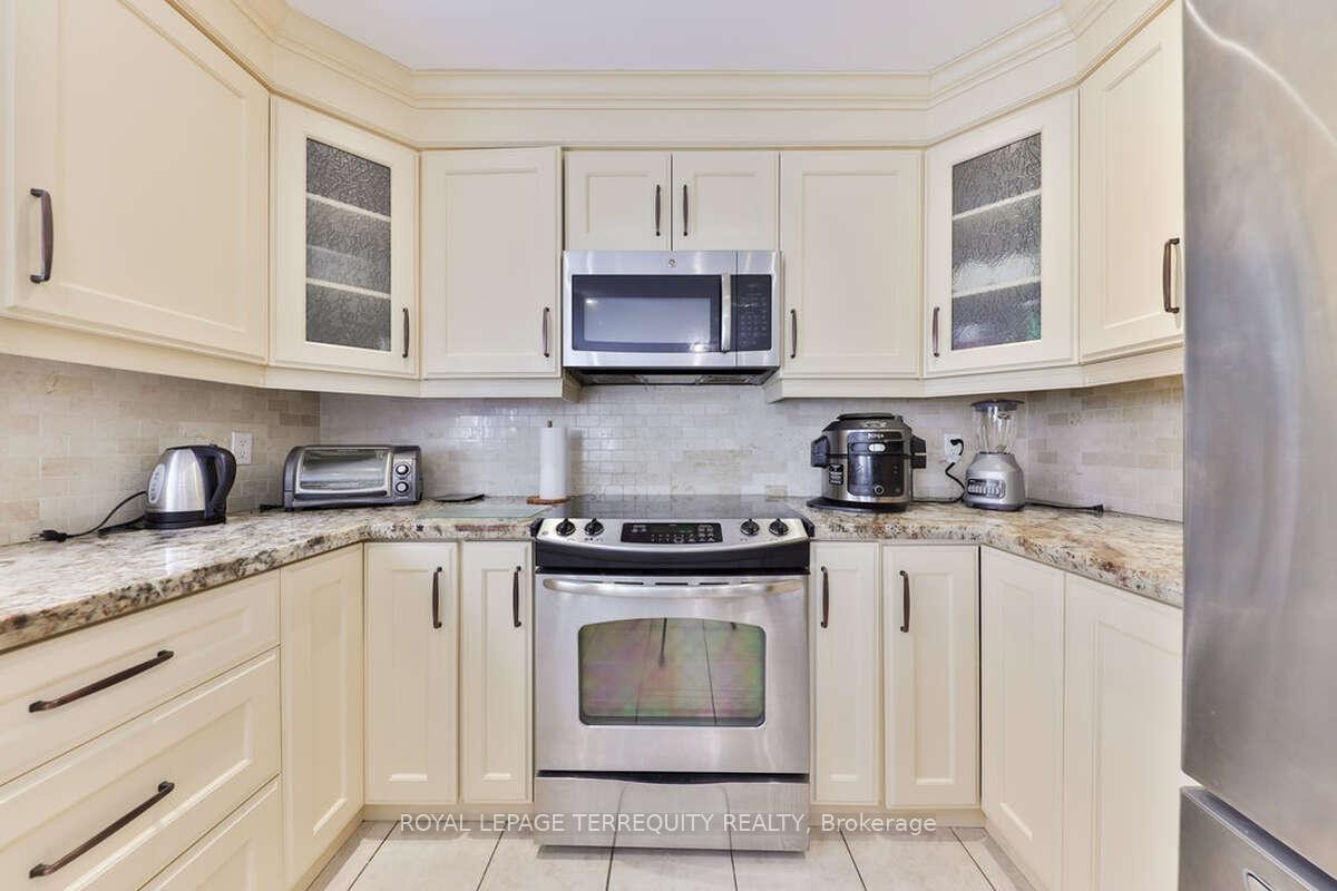 5275 Thornwood Drive, Mississauga, ON - Indoor Photo Showing Kitchen