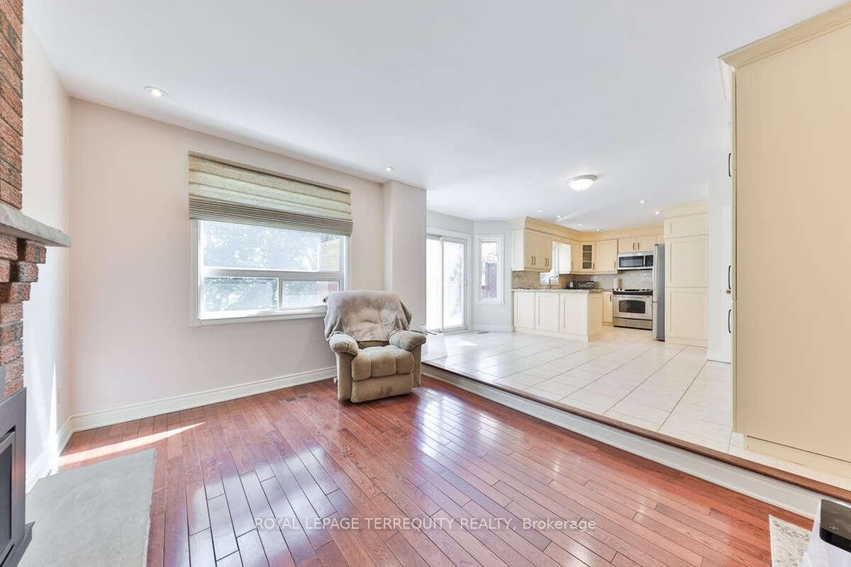 5275 Thornwood Drive, Mississauga, ON - Indoor With Fireplace