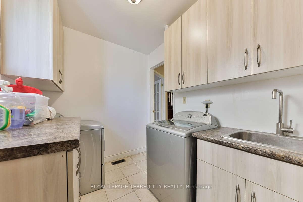 5275 Thornwood Drive, Mississauga, ON - Indoor Photo Showing Laundry Room