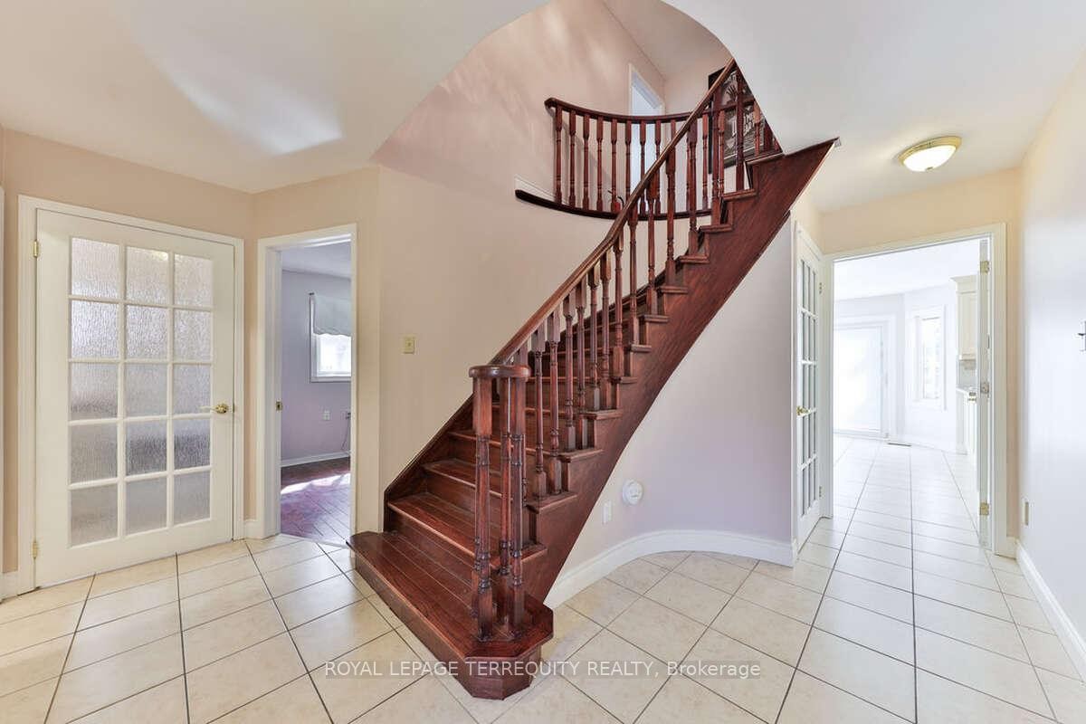 5275 Thornwood Drive, Mississauga, ON - Indoor Photo Showing Other Room