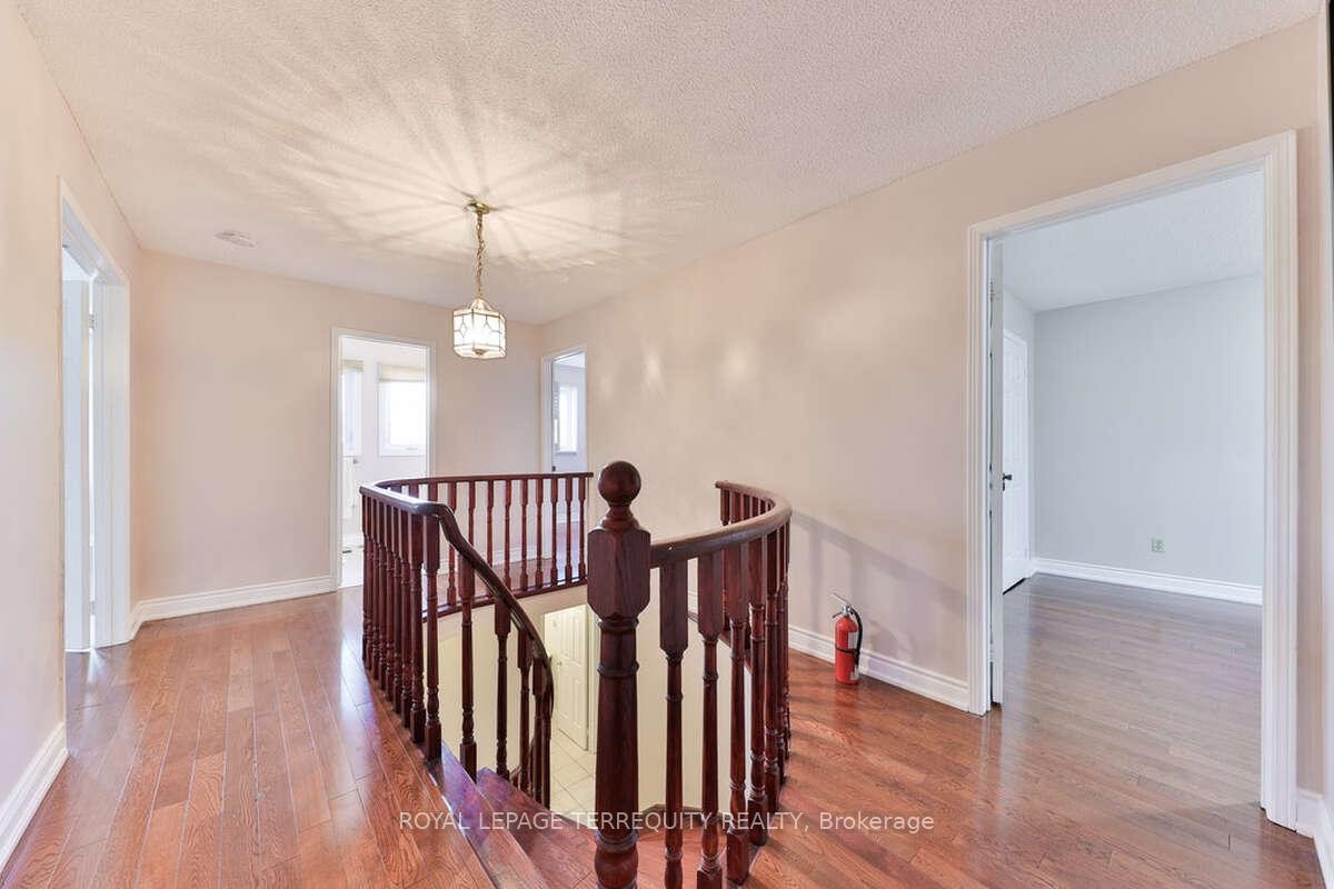 5275 Thornwood Drive, Mississauga, ON - Indoor Photo Showing Other Room
