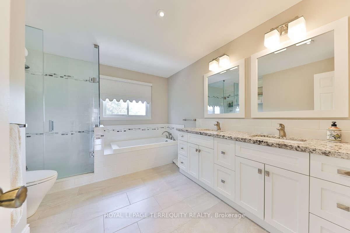 5275 Thornwood Drive, Mississauga, ON - Indoor Photo Showing Bathroom