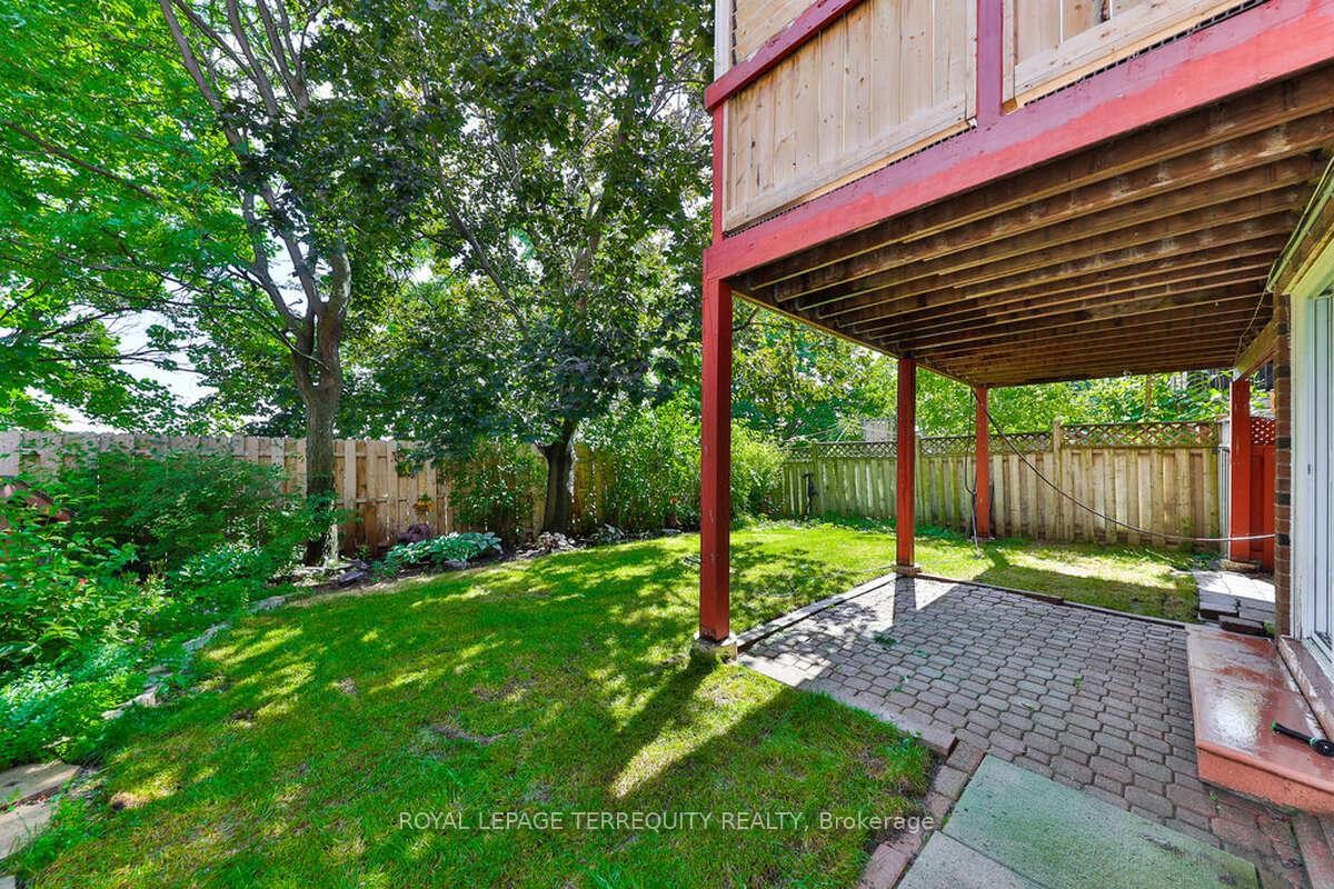 5275 Thornwood Drive, Mississauga, ON - Outdoor