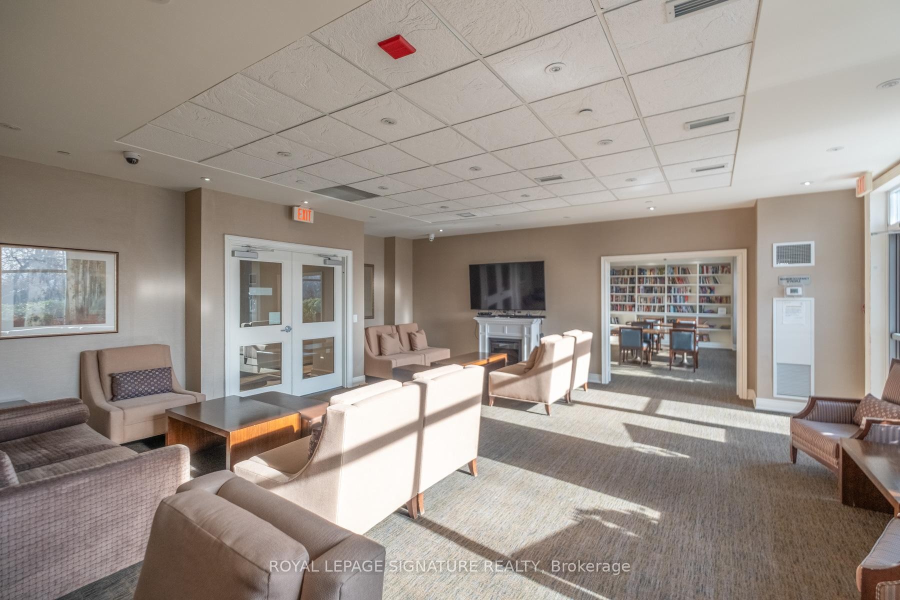 413-701 Sheppard Avenue W, Toronto, ON - Indoor Photo Showing Other Room