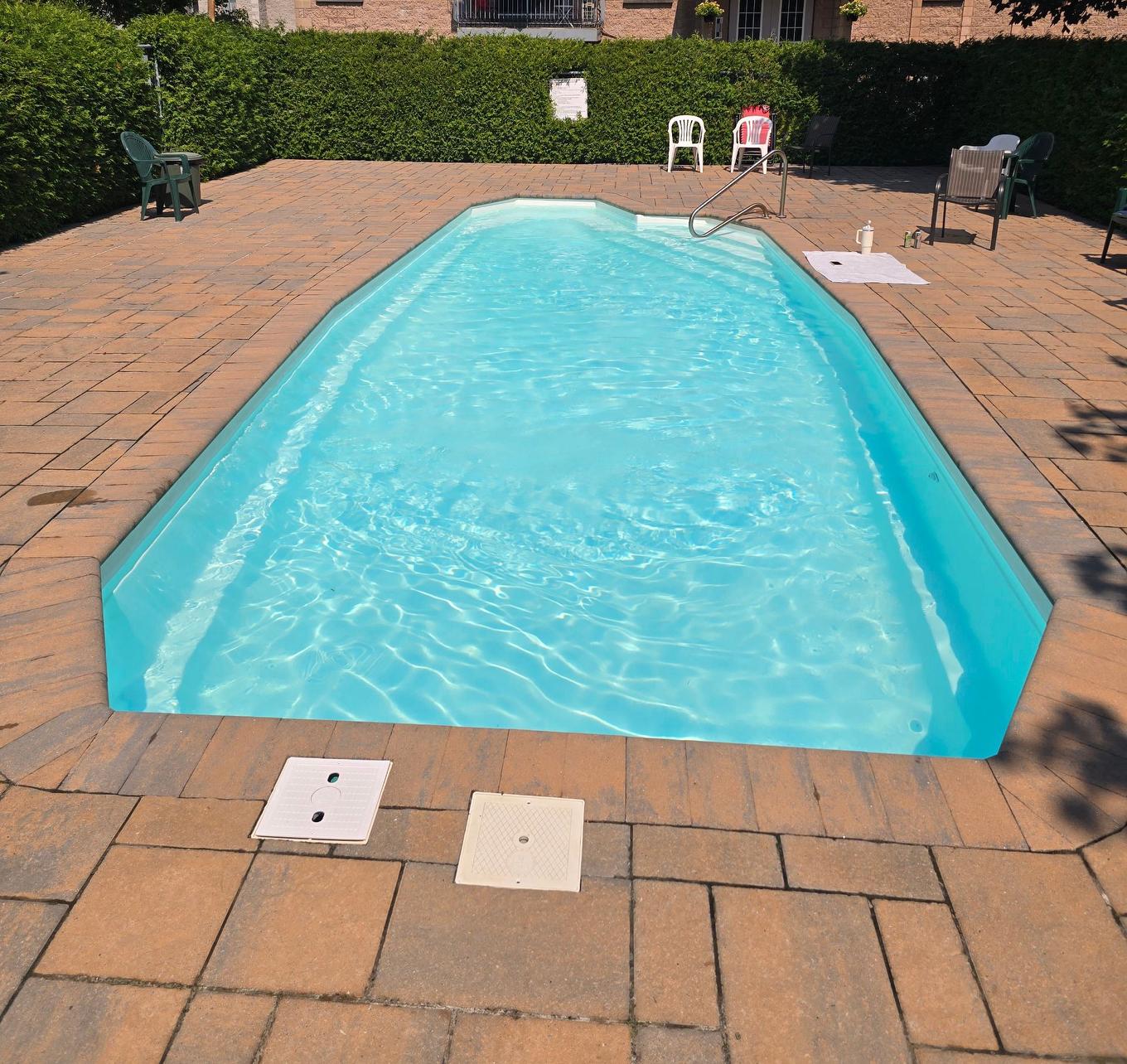 Pool - 203-692 Mtée Montrougeau, Laval (Fabreville), QC - Outdoor With In Ground Pool
