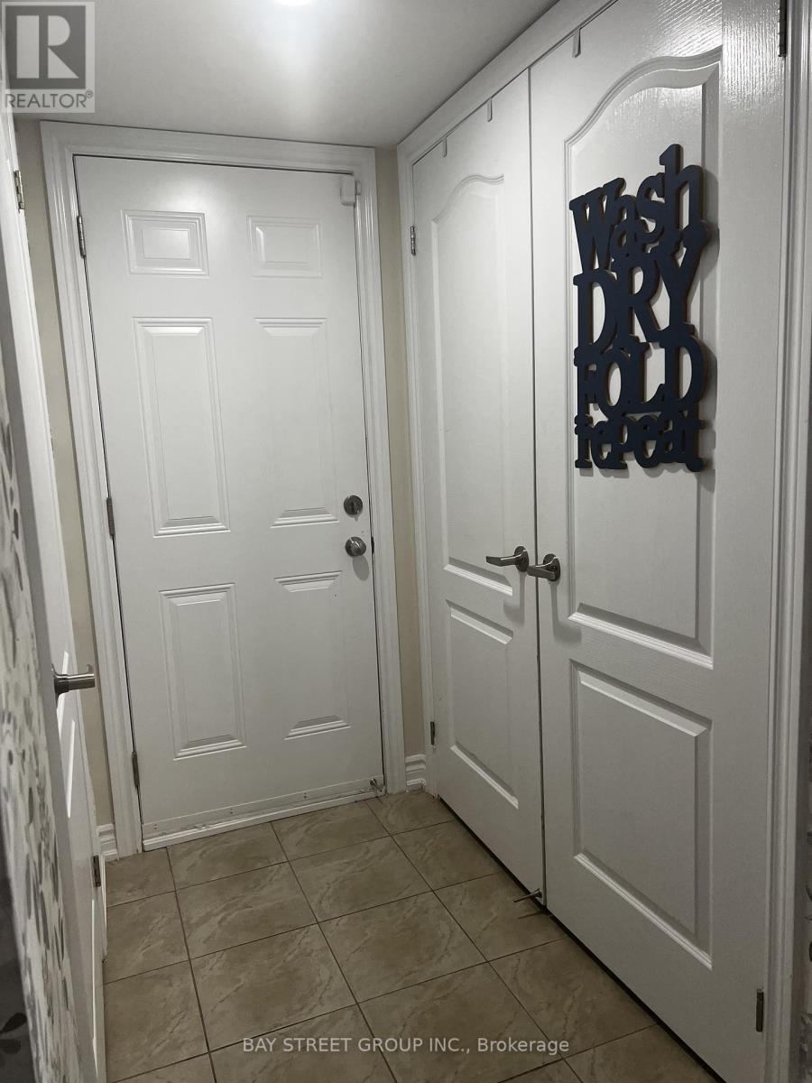 21 - 2435 Greenwich Drive, Oakville, ON - Indoor Photo Showing Other Room