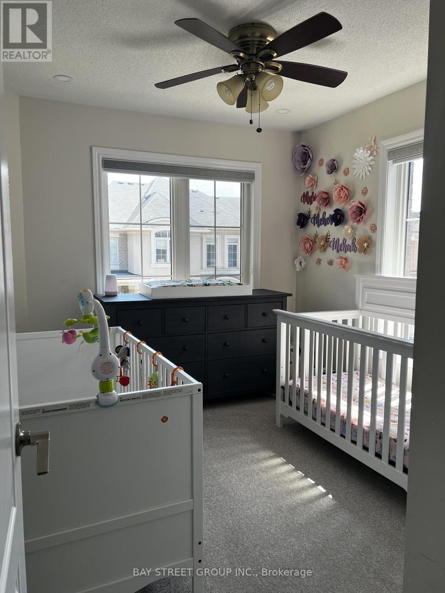 21 - 2435 Greenwich Drive, Oakville, ON - Indoor Photo Showing Bedroom