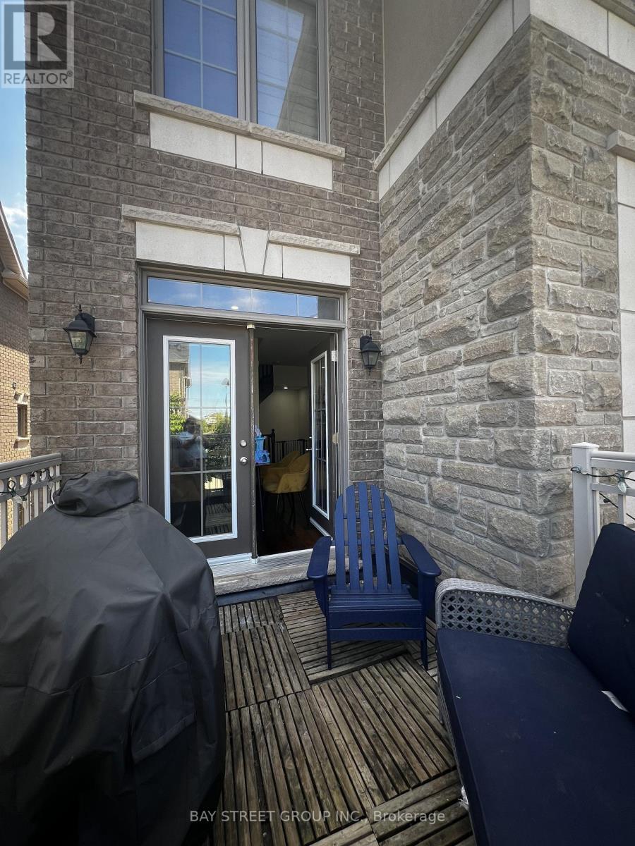 21 - 2435 Greenwich Drive, Oakville, ON - Outdoor With Exterior