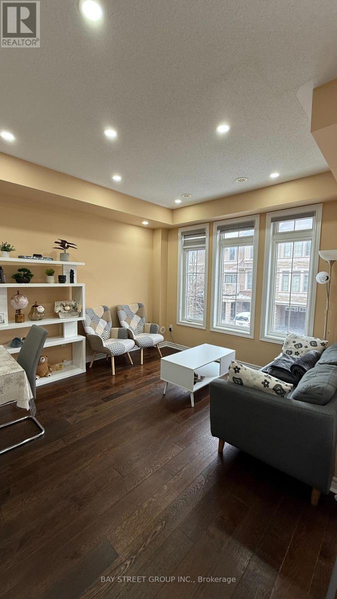 21 - 2435 Greenwich Drive, Oakville, ON - Indoor