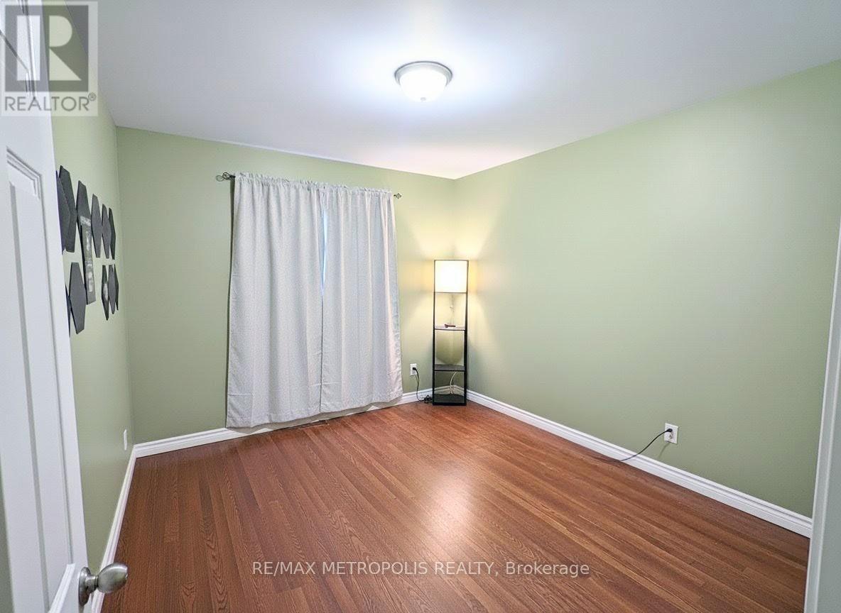 Main - 897 Consort Crescent, Mississauga, ON - Indoor Photo Showing Other Room