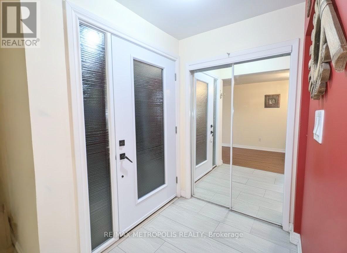 Main - 897 Consort Crescent, Mississauga, ON - Photo Showing Other Room