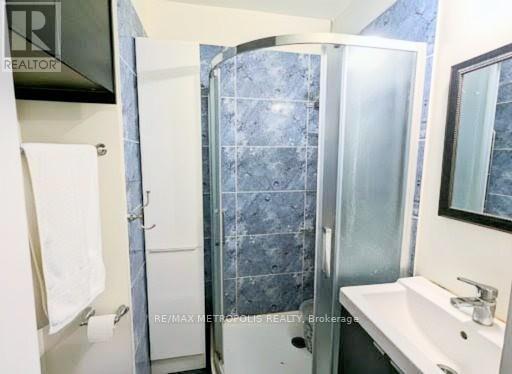 Main - 897 Consort Crescent, Mississauga, ON - Indoor Photo Showing Bathroom