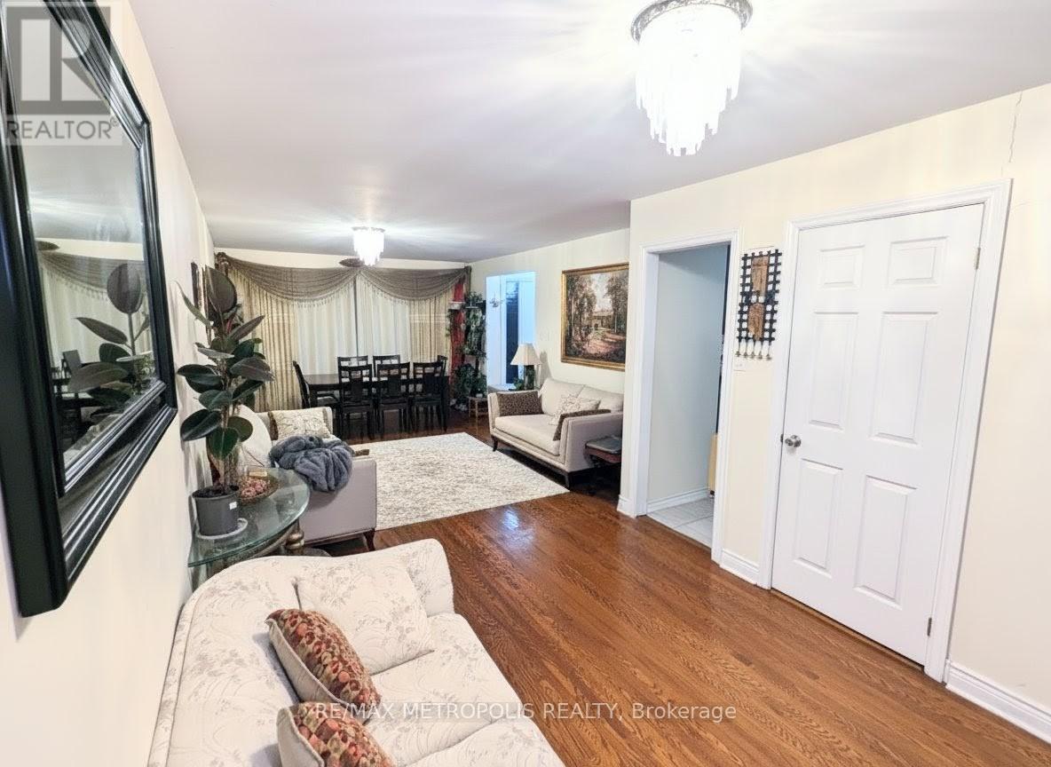 Main - 897 Consort Crescent, Mississauga, ON - Indoor