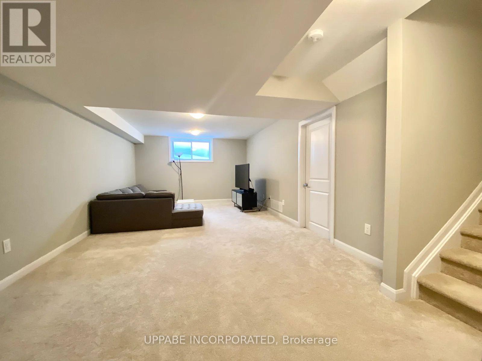 71 Damselfish Walk, Ottawa, ON - Indoor Photo Showing Other Room