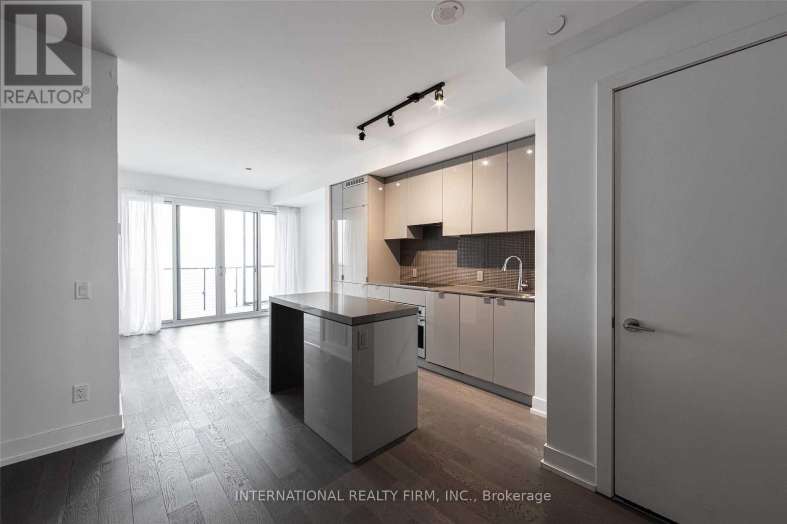 4806 - 7 Grenville Street, Toronto, ON - Indoor Photo Showing Kitchen