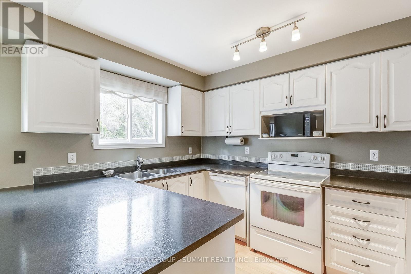 10 - 1425 Abbeywood Drive, Oakville, ON
