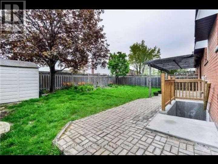 Bsmt - 18 Linkdale Road, Brampton, ON - Outdoor With Backyard