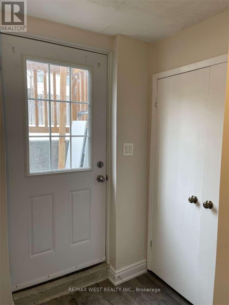Bsmt - 18 Linkdale Road, Brampton, ON - Indoor Photo Showing Other Room