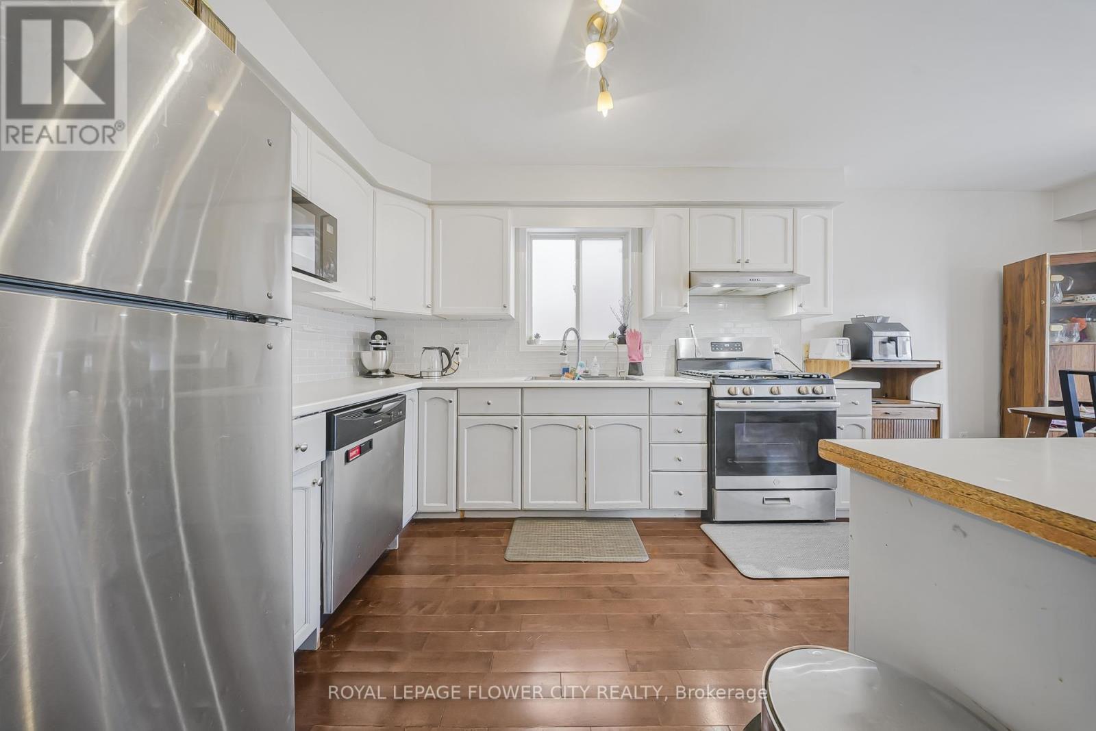 53 Bush Clover Crescent, Kitchener, ON - Indoor Photo Showing Kitchen With Stainless Steel Kitchen With Upgraded Kitchen