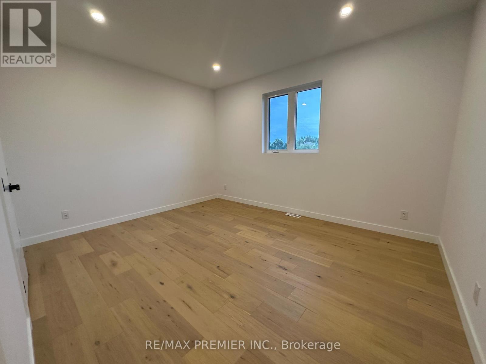 2980 King George'S Park Drive, Thunder Bay, ON - Indoor Photo Showing Other Room