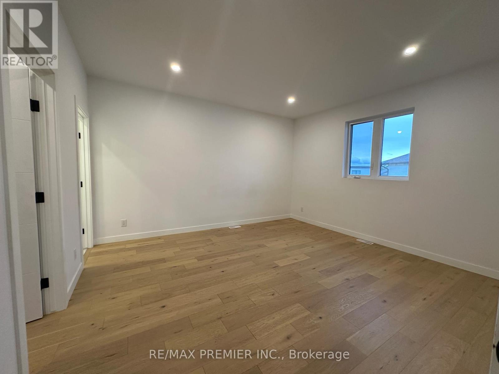 2980 King George'S Park Drive, Thunder Bay, ON - Indoor Photo Showing Other Room