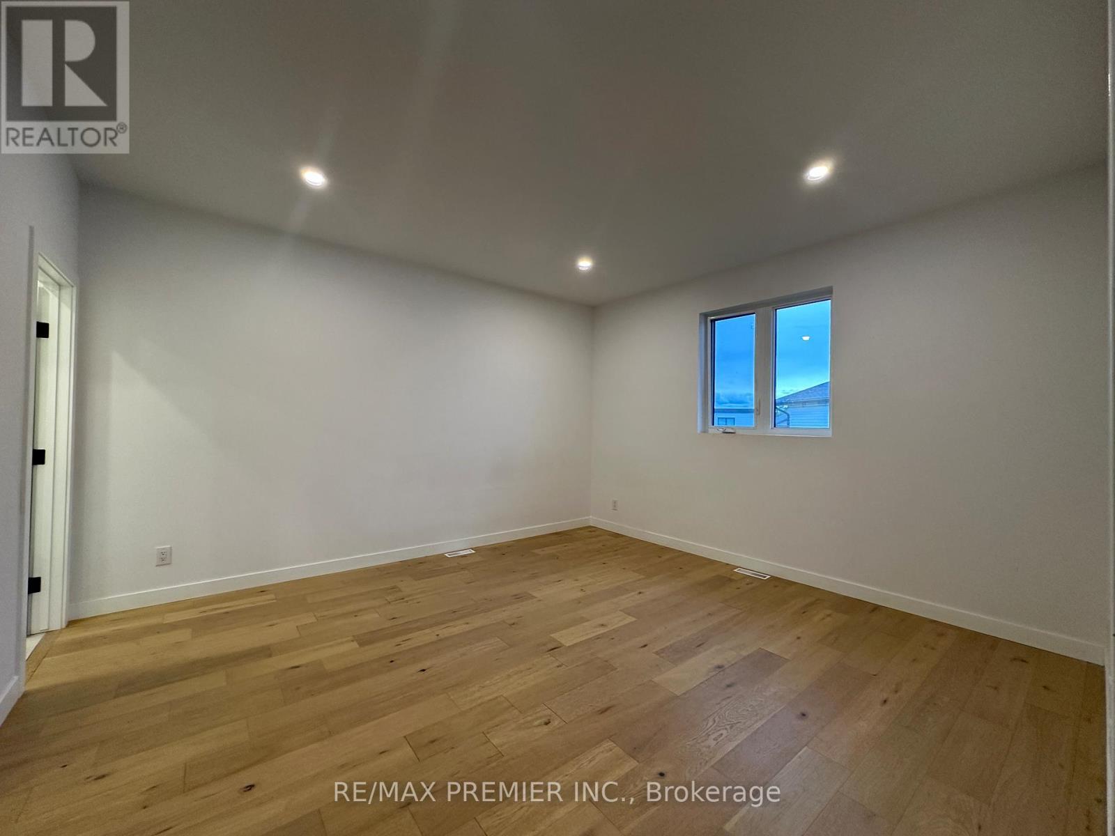 2980 King George'S Park Drive, Thunder Bay, ON - Indoor Photo Showing Other Room