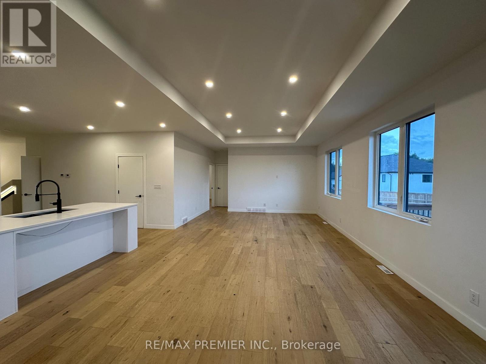 2980 King George'S Park Drive, Thunder Bay, ON - Indoor Photo Showing Other Room