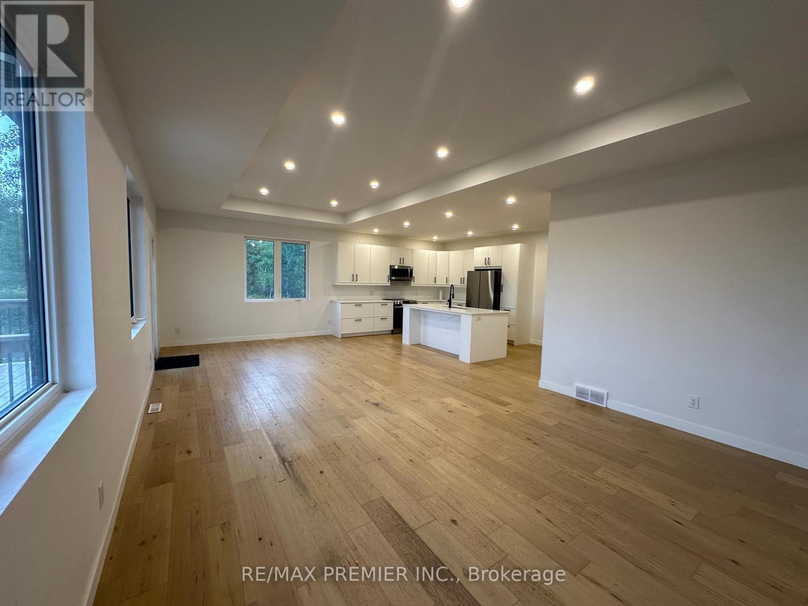 2980 King George'S Park Drive, Thunder Bay, ON - Indoor Photo Showing Other Room