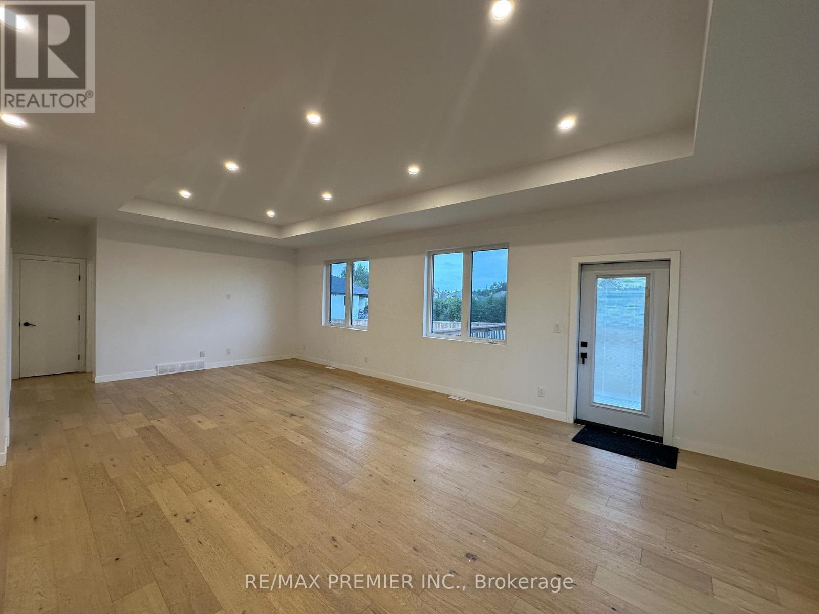 2980 King George'S Park Drive, Thunder Bay, ON - Indoor Photo Showing Other Room