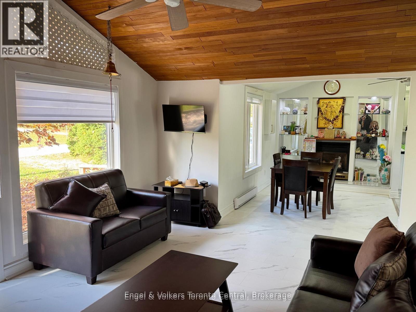 209 Evans Street, Grey Highlands, ON - Indoor Photo Showing Living Room