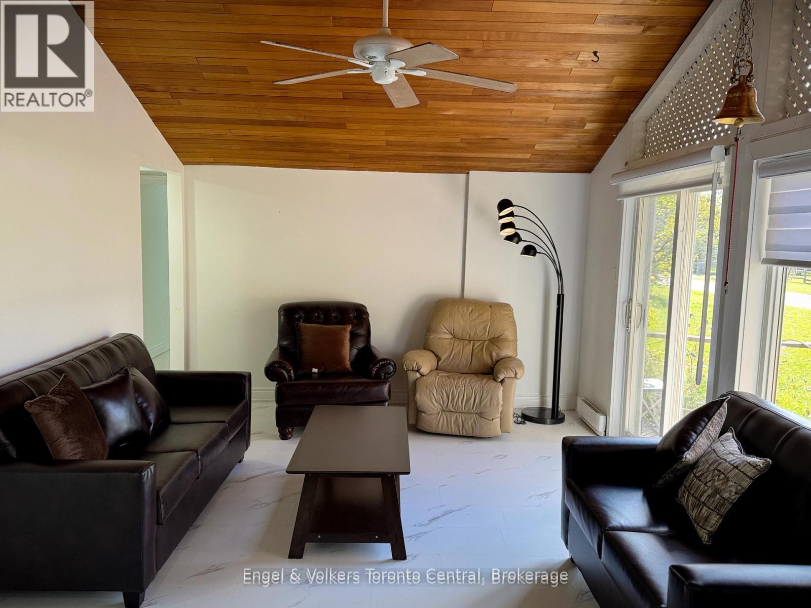 209 Evans Street, Grey Highlands, ON - Indoor Photo Showing Living Room