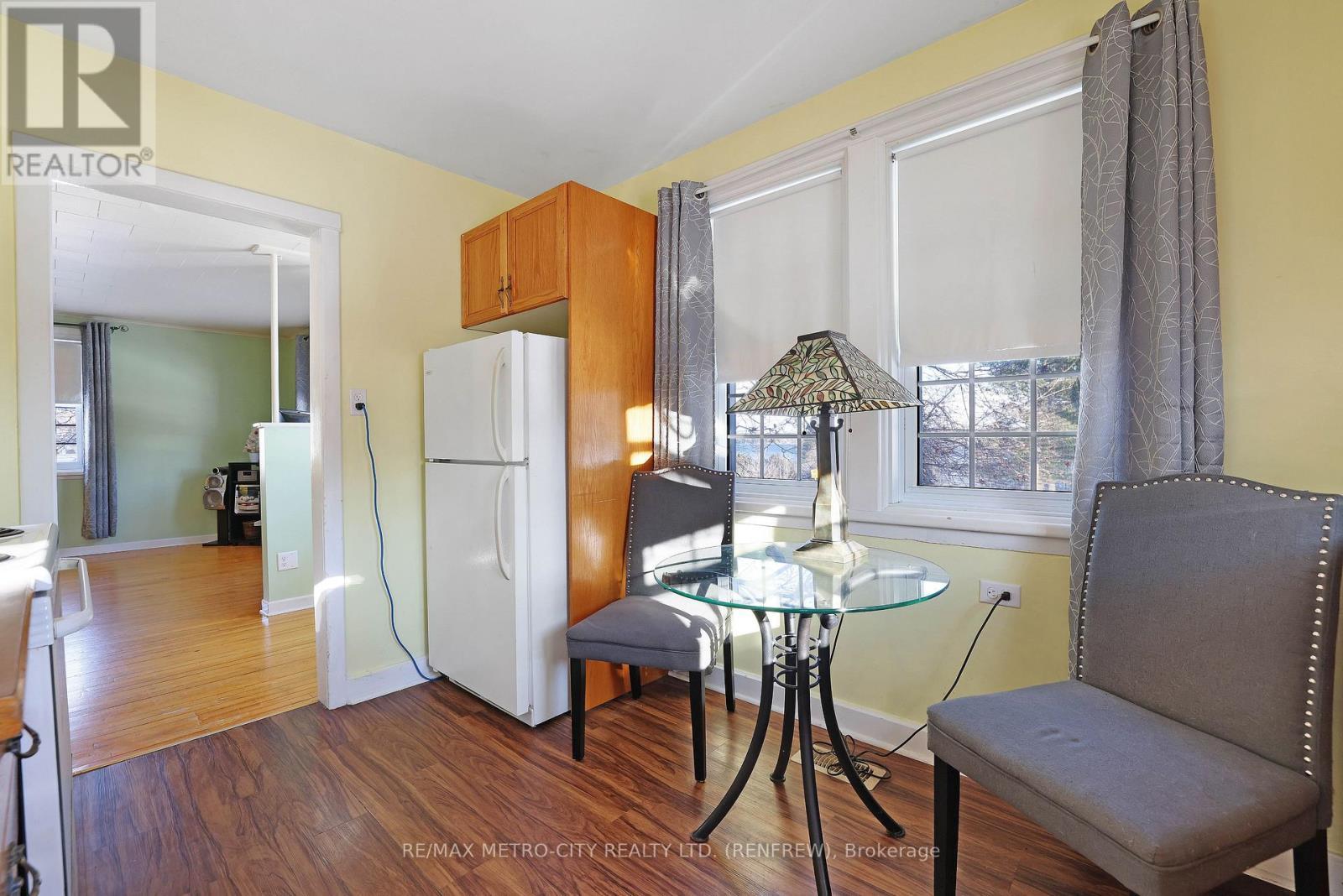 43 Pembroke Street, Whitewater Region, ON - Indoor