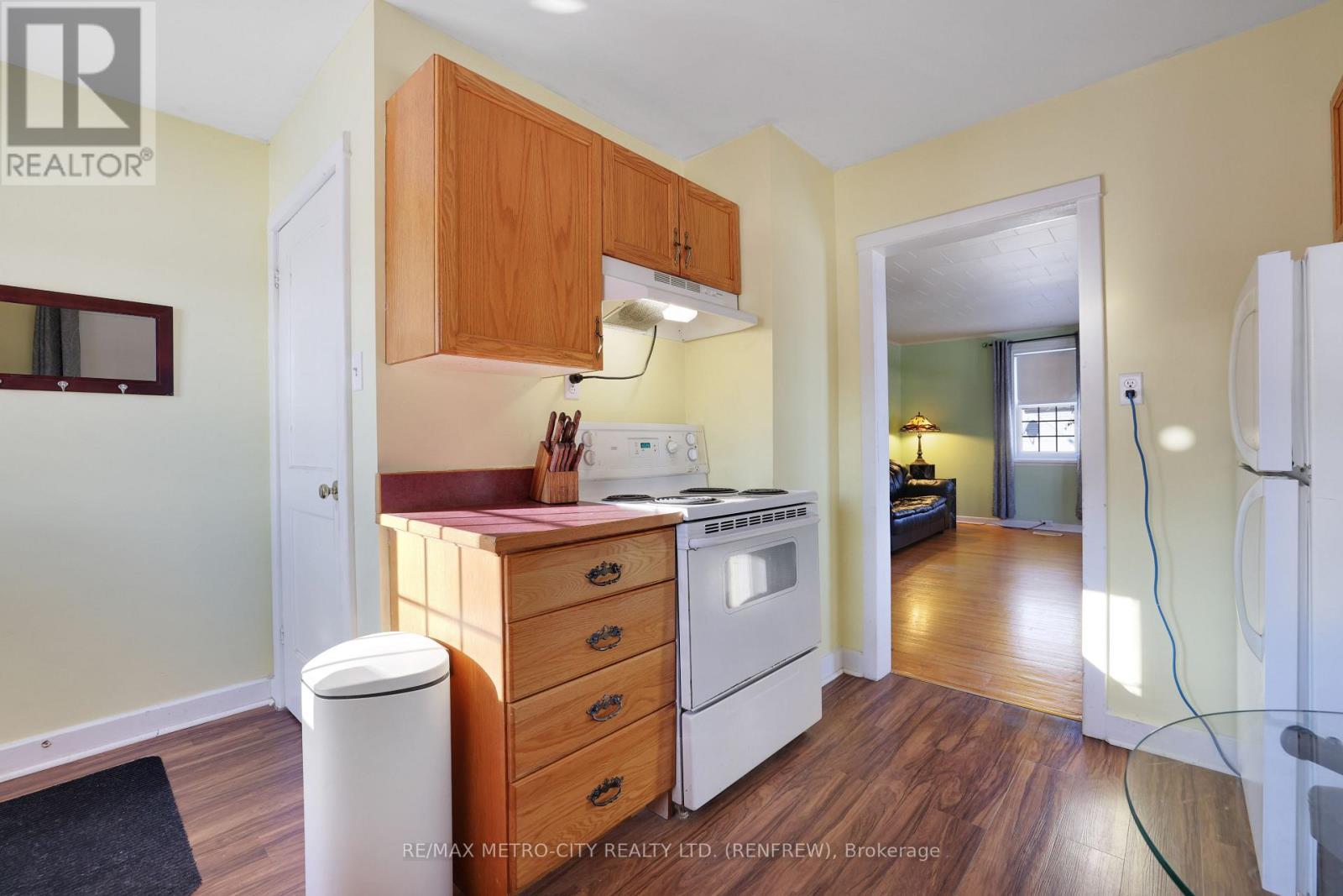 43 Pembroke Street, Whitewater Region, ON - Indoor Photo Showing Kitchen
