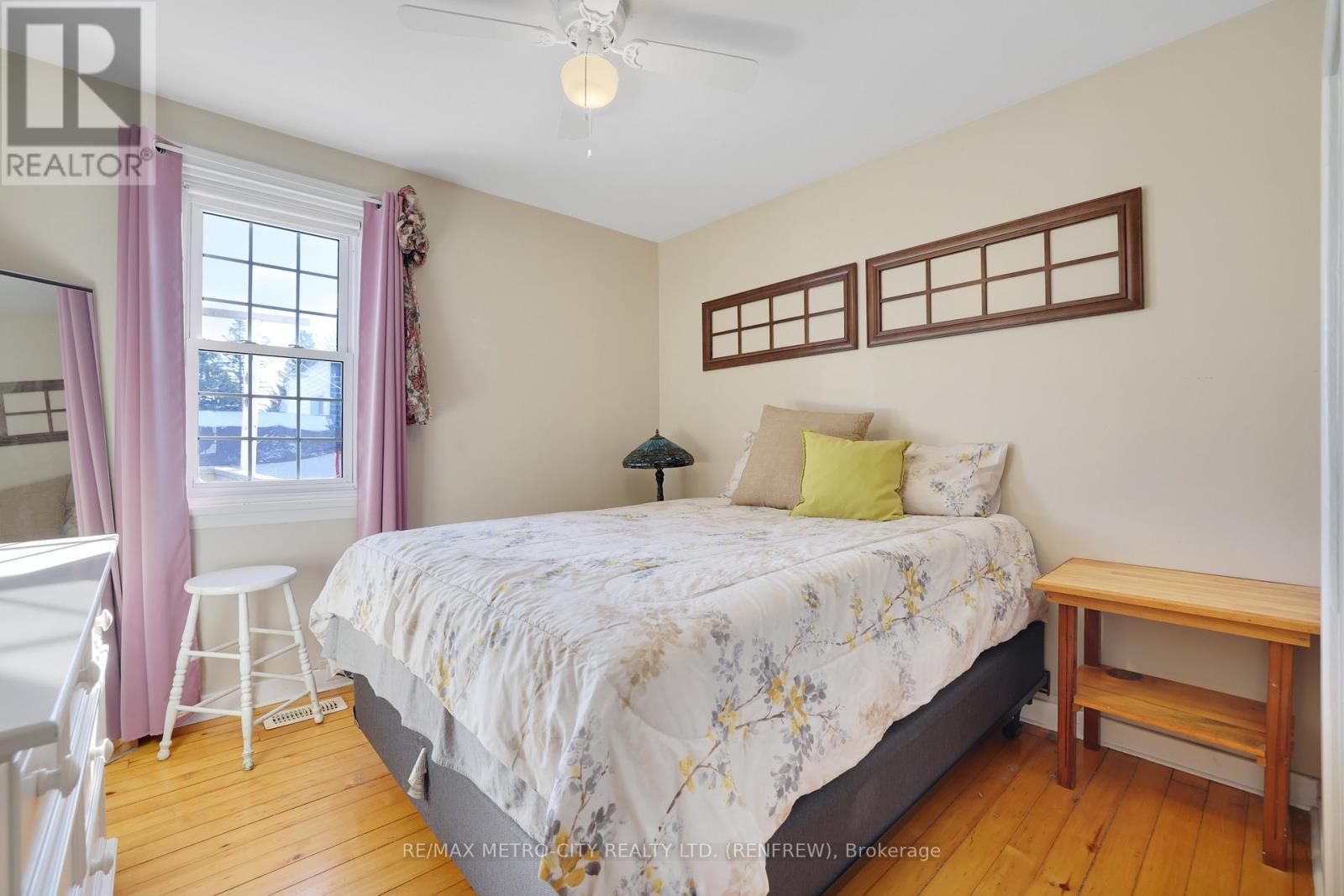 43 Pembroke Street, Whitewater Region, ON - Indoor Photo Showing Bedroom