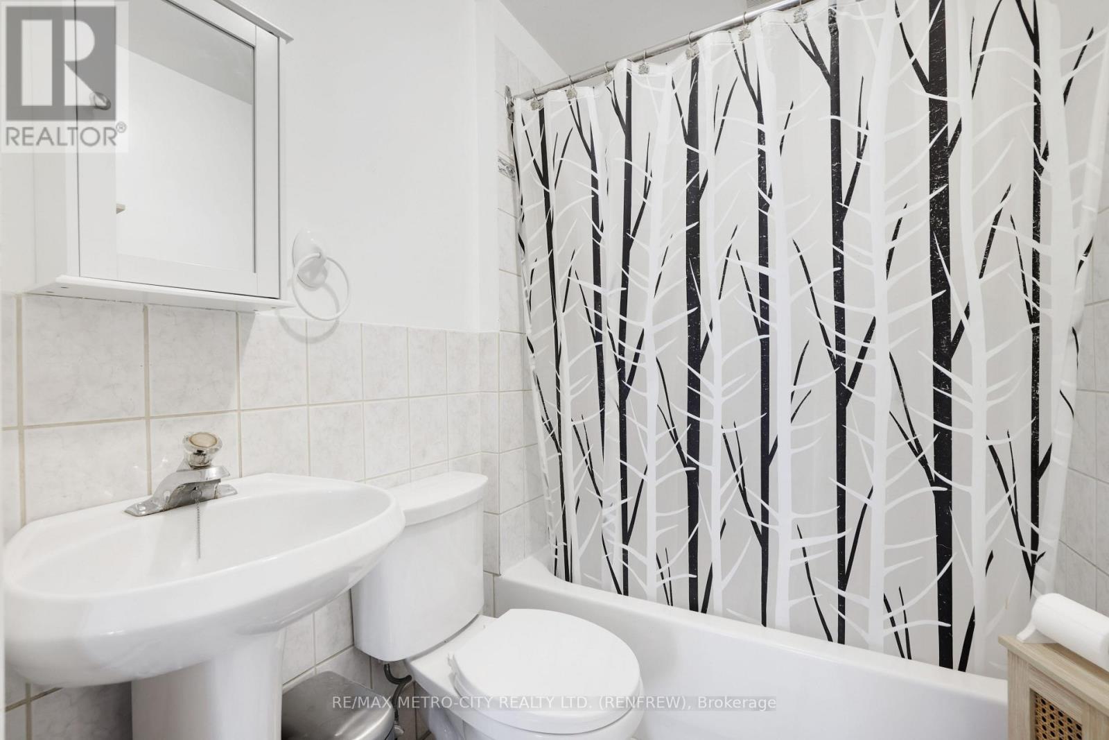 43 Pembroke Street, Whitewater Region, ON - Indoor Photo Showing Bathroom