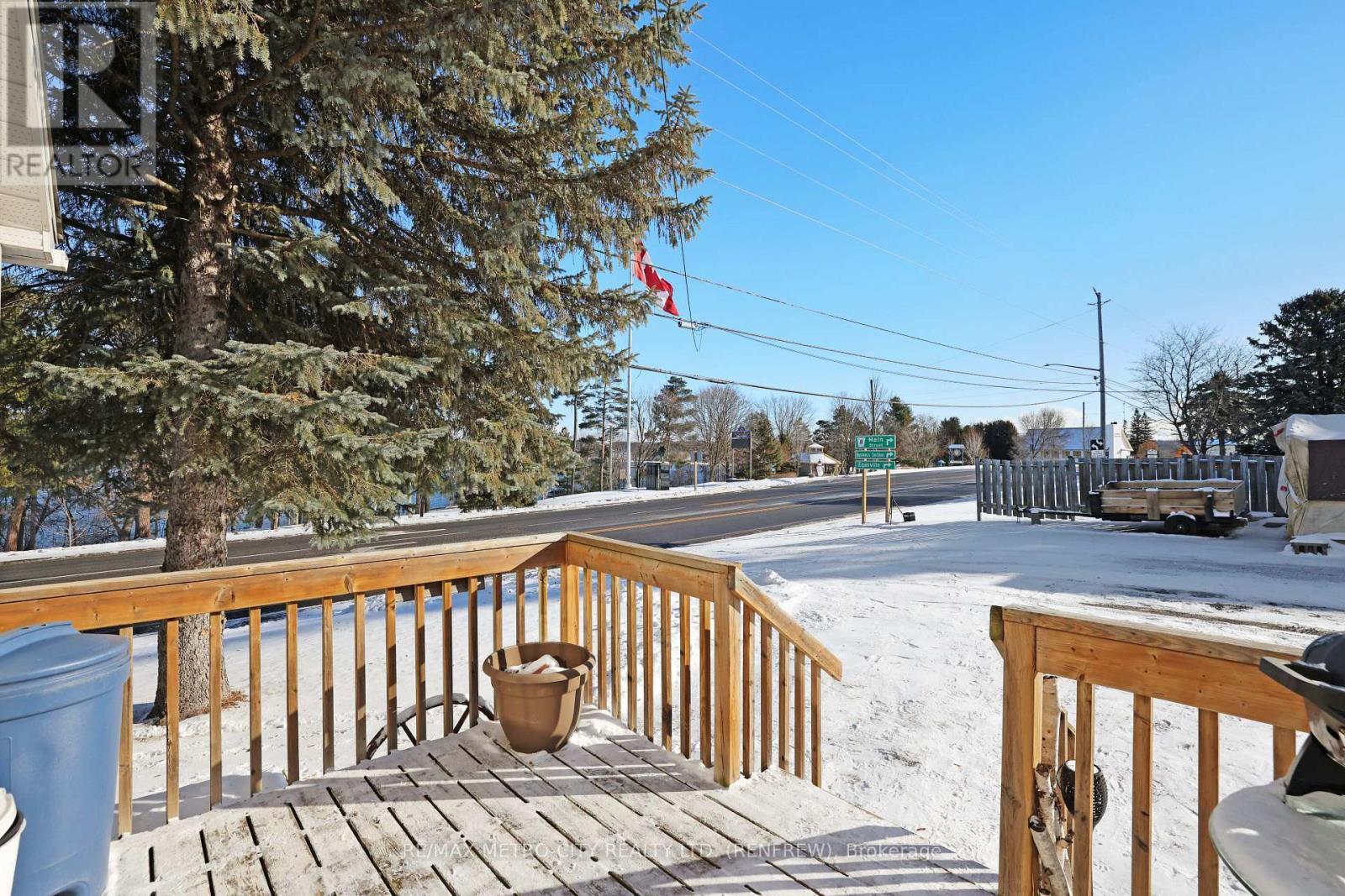 43 Pembroke Street, Whitewater Region, ON - Outdoor