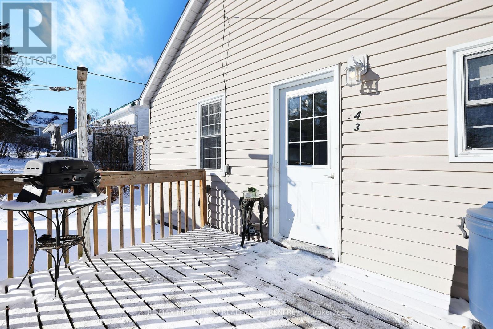 43 Pembroke Street, Whitewater Region, ON - Outdoor With Exterior