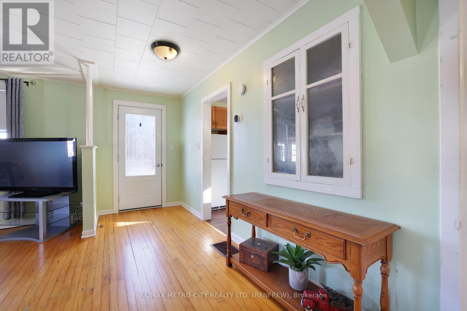 43 Pembroke Street, Whitewater Region, ON - Indoor Photo Showing Other Room