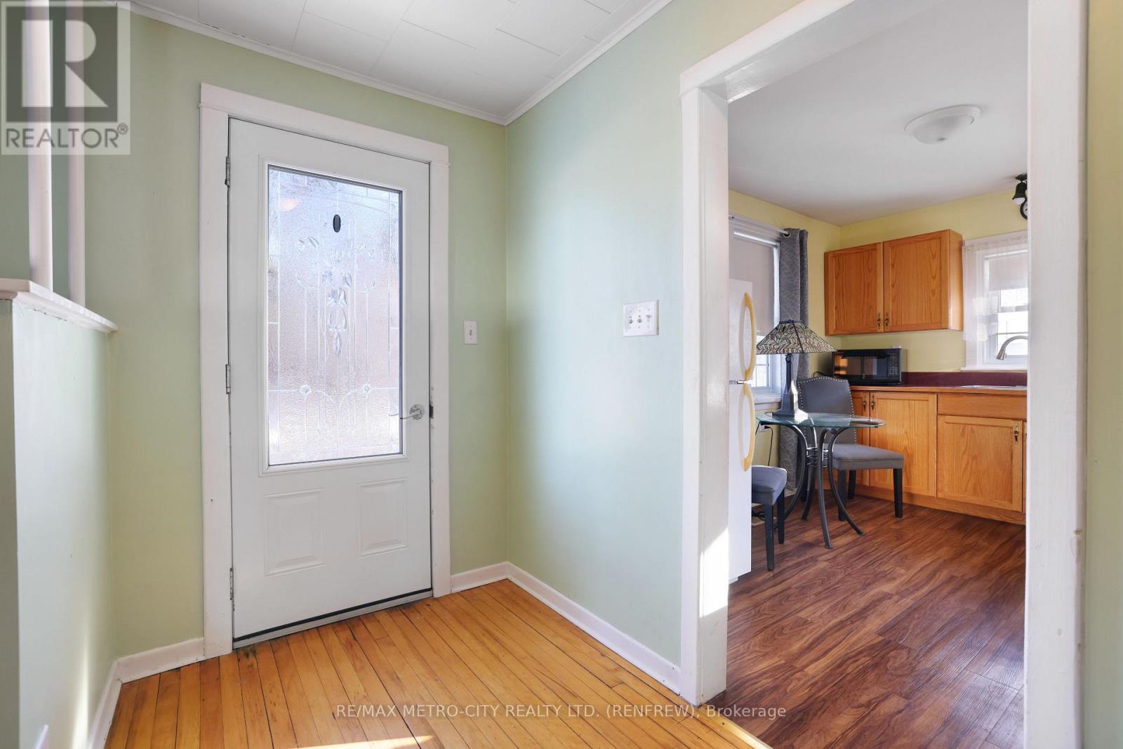 43 Pembroke Street, Whitewater Region, ON - Indoor Photo Showing Other Room