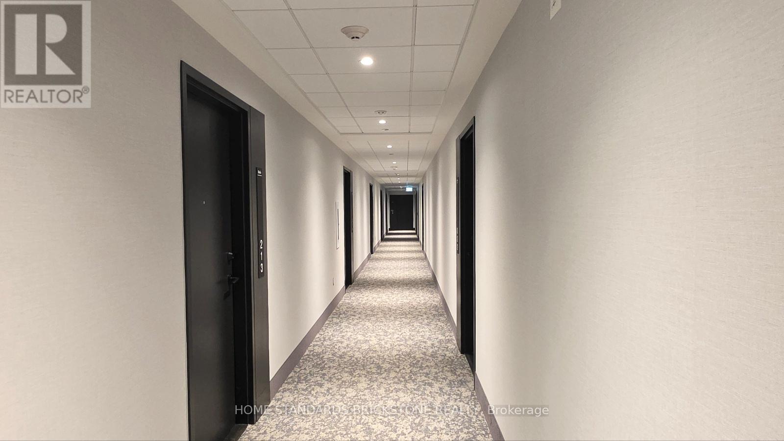 215 - 185 Deerfield Road, Newmarket, ON - Indoor Photo Showing Other Room