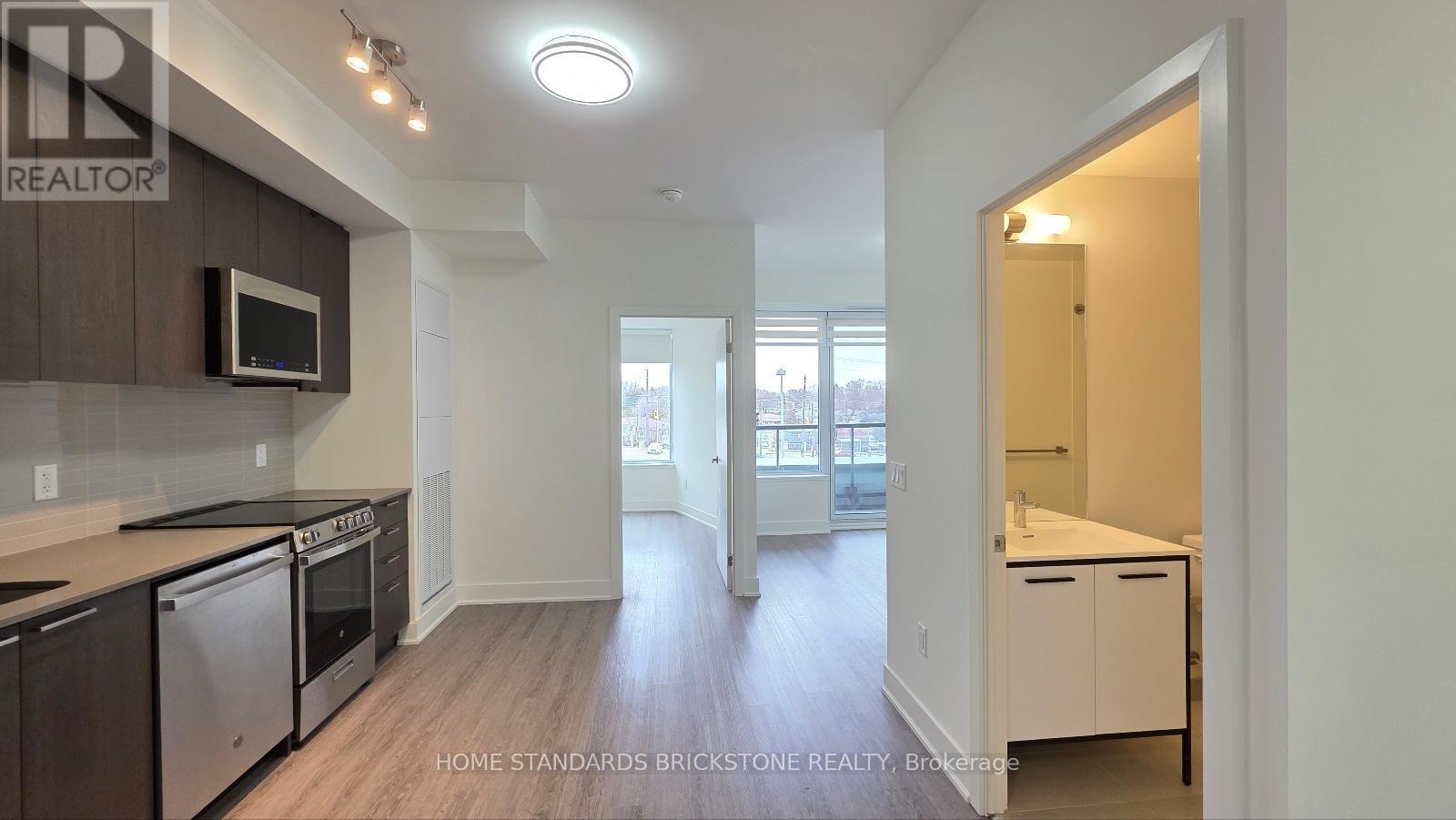 215 - 185 Deerfield Road, Newmarket, ON - Indoor Photo Showing Kitchen