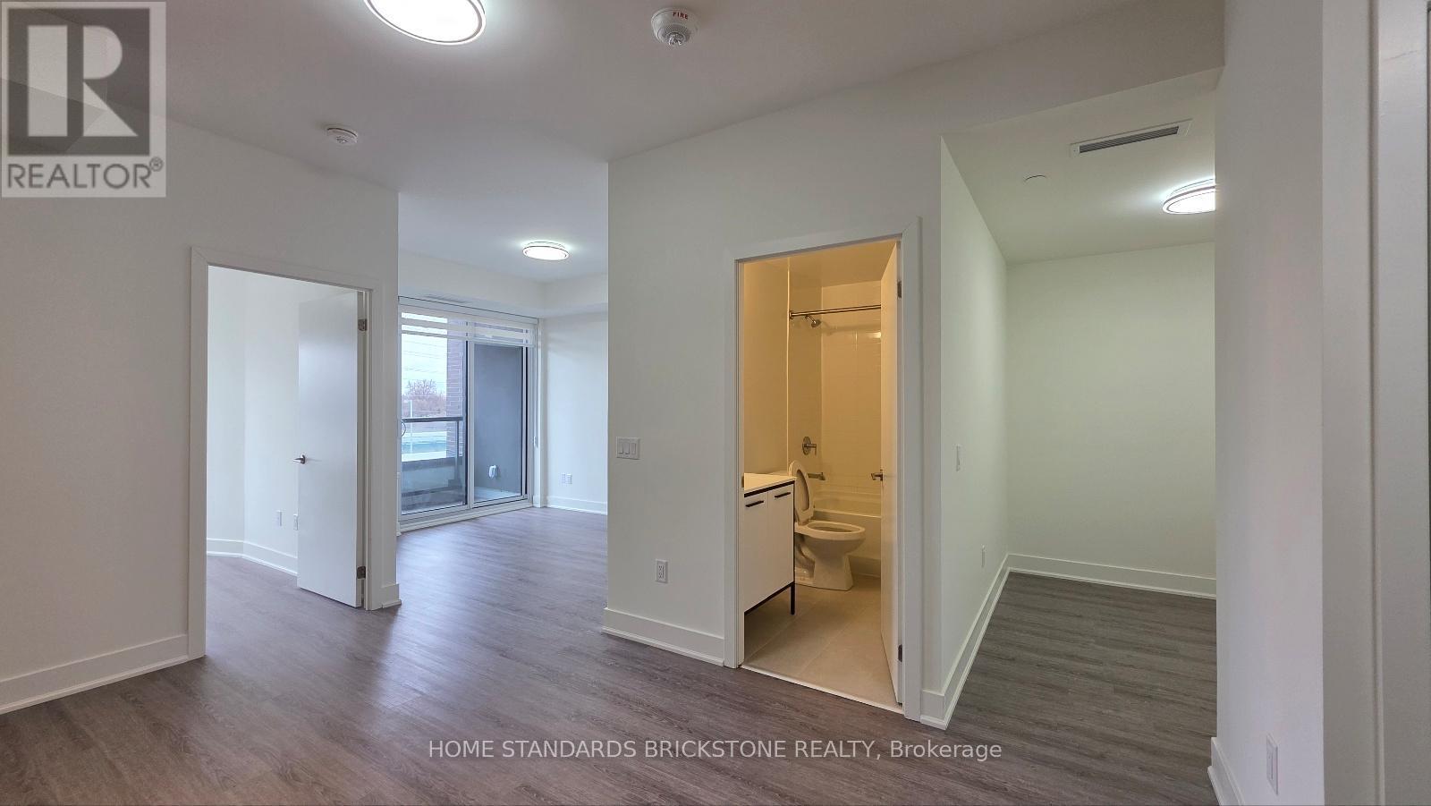 215 - 185 Deerfield Road, Newmarket, ON - Indoor Photo Showing Other Room