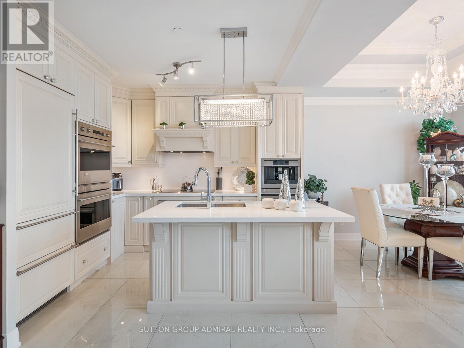 705 - 4700 Highway 7, Vaughan, ON - Indoor Photo Showing Kitchen