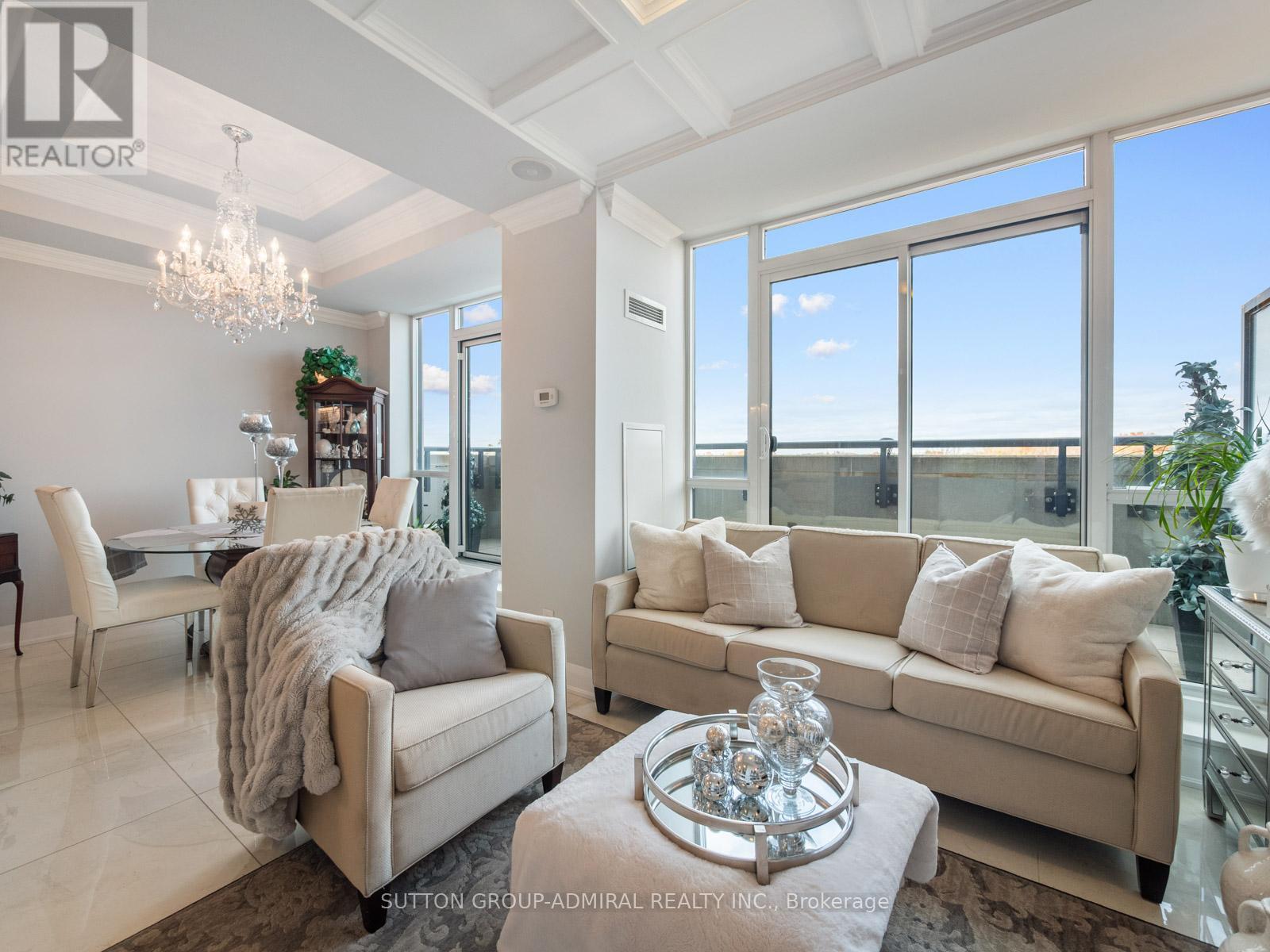 705 - 4700 Highway 7, Vaughan, ON - Indoor Photo Showing Living Room