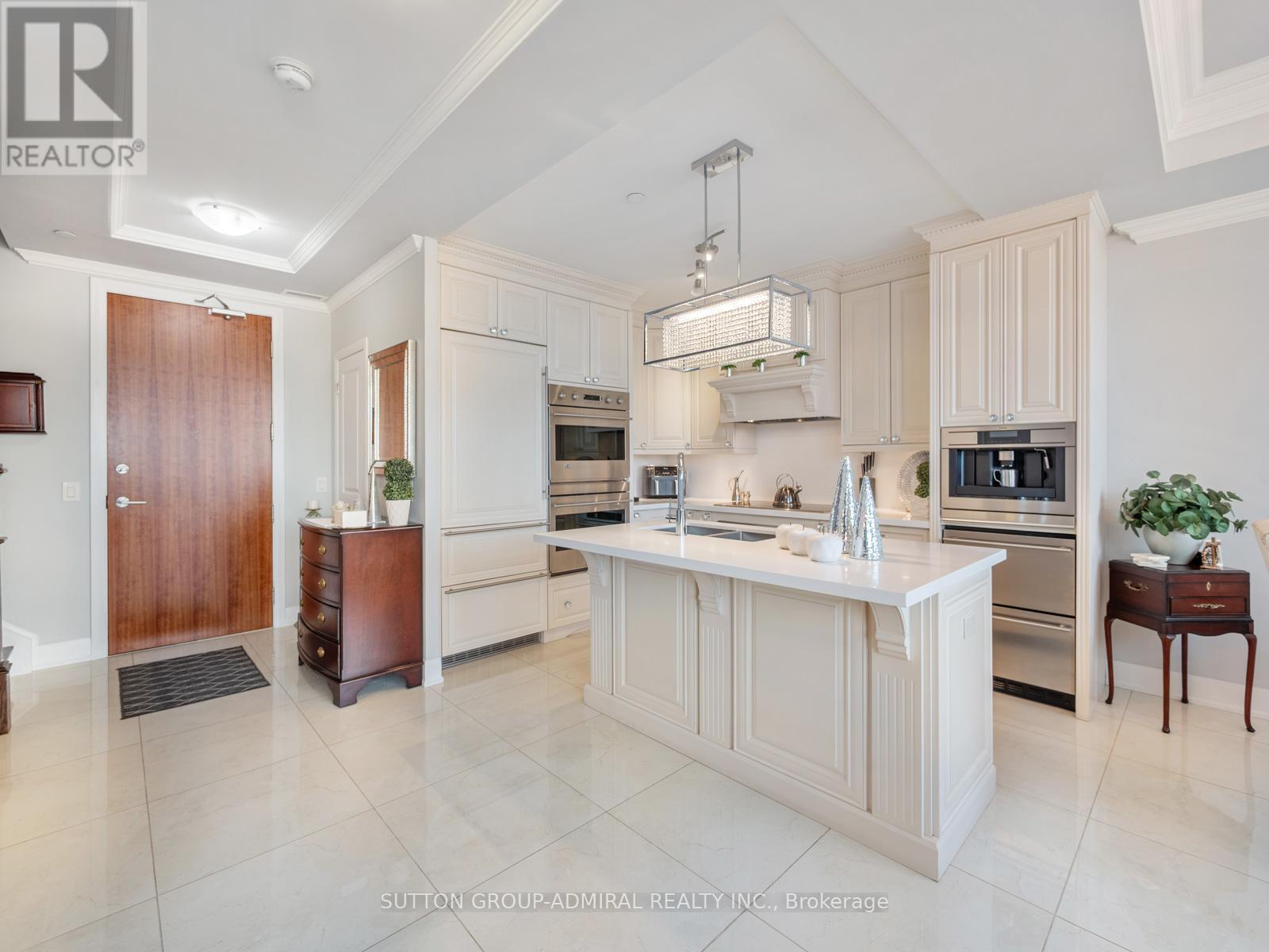 705 - 4700 Highway 7, Vaughan, ON - Indoor Photo Showing Kitchen
